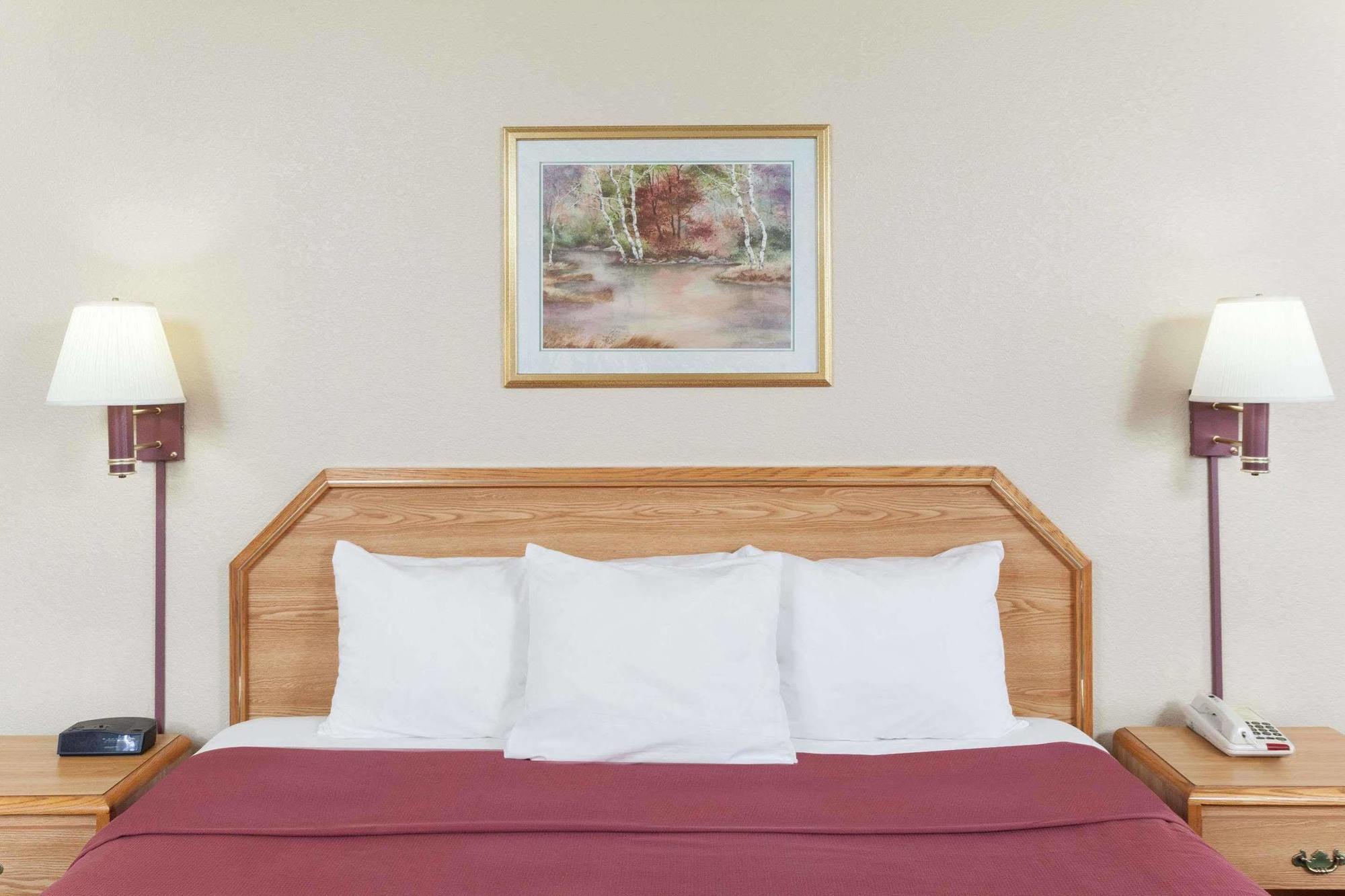ซูเปอร์ 8 บาย วินด์แฮม เรมิงตัน Hotel Remington ภายนอก รูปภาพ