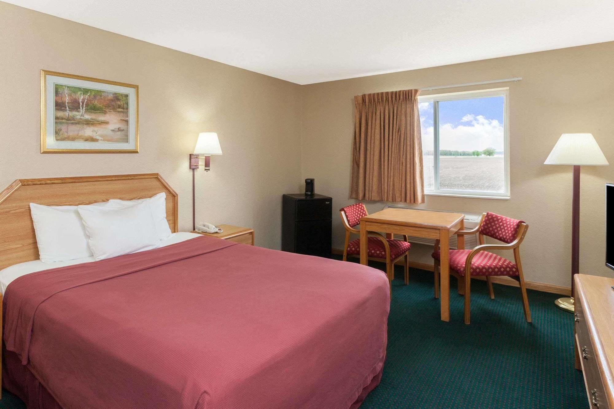 ซูเปอร์ 8 บาย วินด์แฮม เรมิงตัน Hotel Remington ภายนอก รูปภาพ